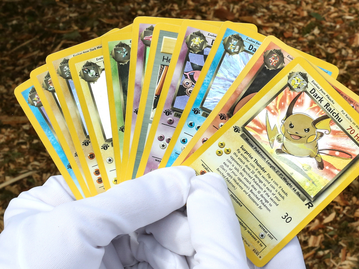 how do you know if a pokemon card is fake