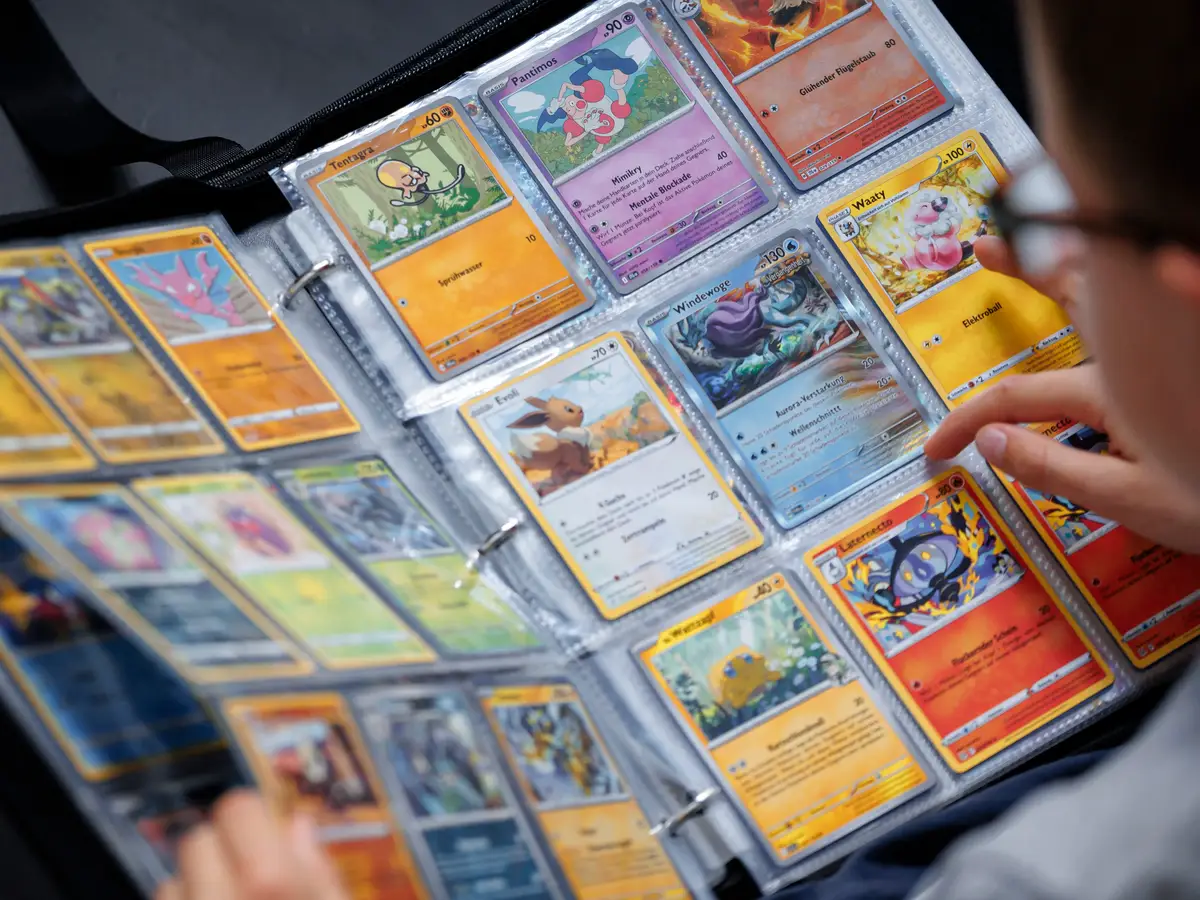 how to tell if a pokemon card is fake